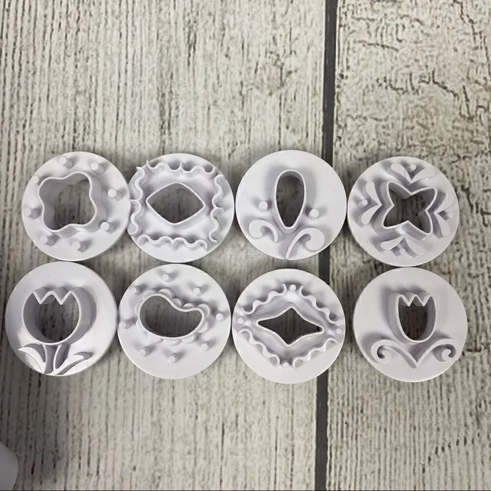 Wilton Fondant cutter & multi shape hand press